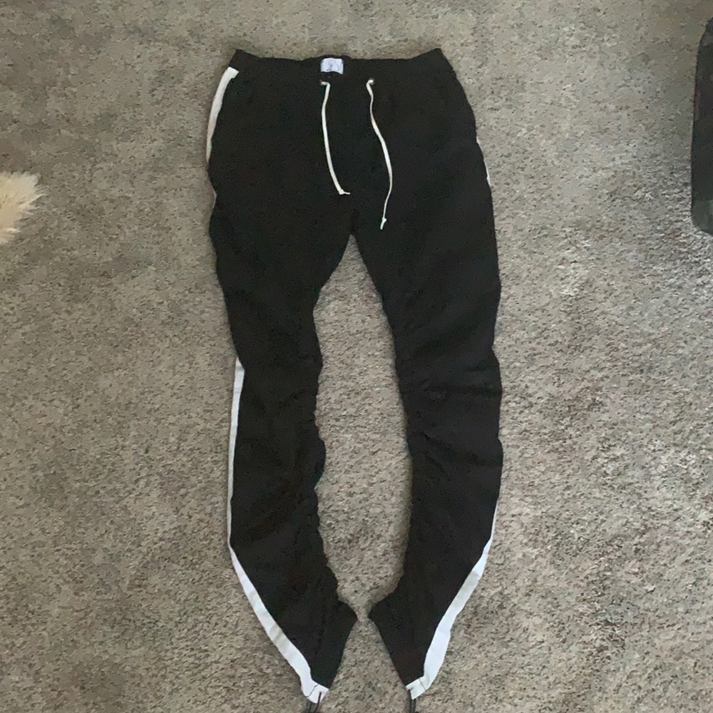 Kuwallatee black joggers
